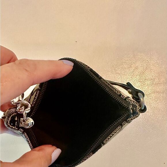 Coach signature canvas wristlet with leather strap. - Picture 5 of 6